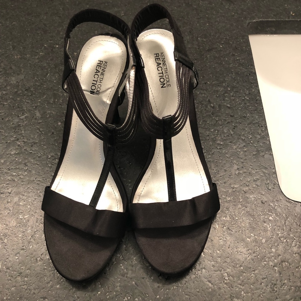 Size 10 black heels great condition
